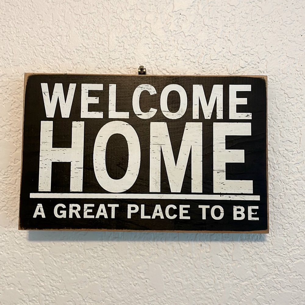 🏠 welcome home letter sign